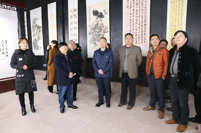 参观杨闇公同志旧居，接受革命历史教育。
