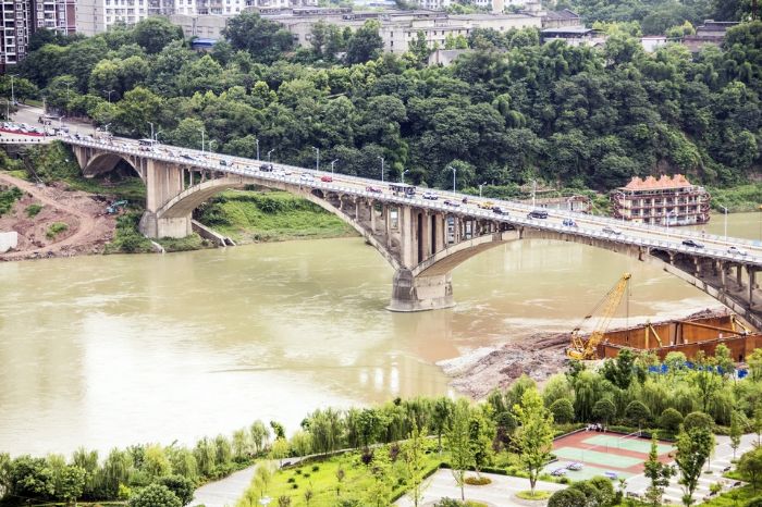 9月底,涪江大桥重生