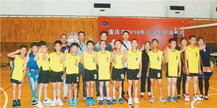 学校男子排球获2016年重庆市小学排球比赛第一名年重庆市小学排球比赛第一名。。
