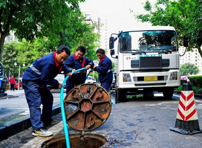 疏通下水道。。
