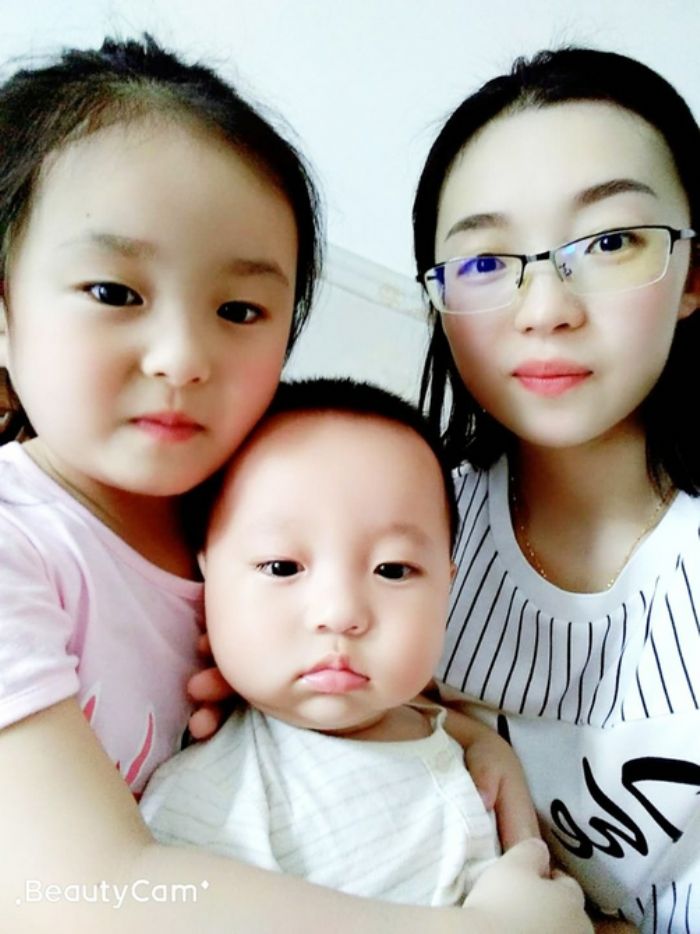 刘宏萍和儿女。
