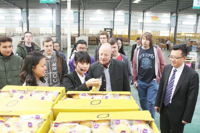 德国林特尔恩市代表团参观重庆汇达柠檬科技集团有限公司。
