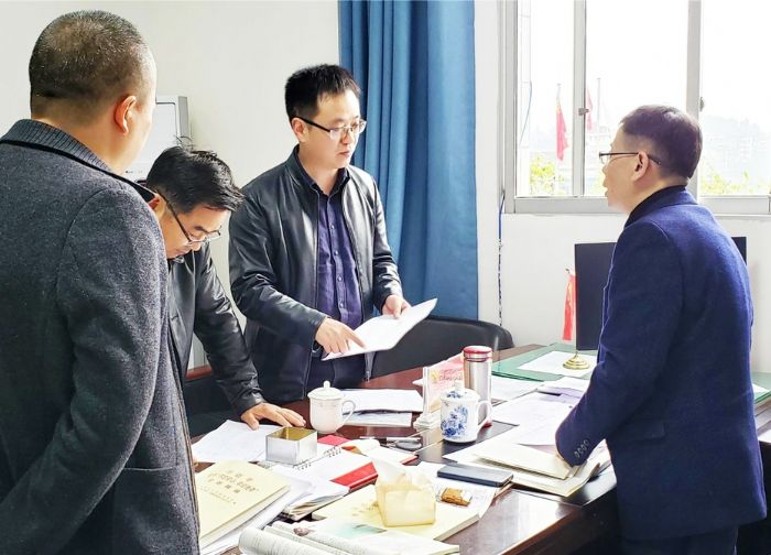 区教委到双江中学指导教育扶贫和控辍保学工作
