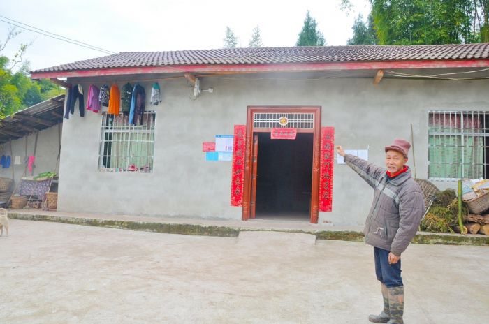 贫困户徐祖辉住上新房子。
