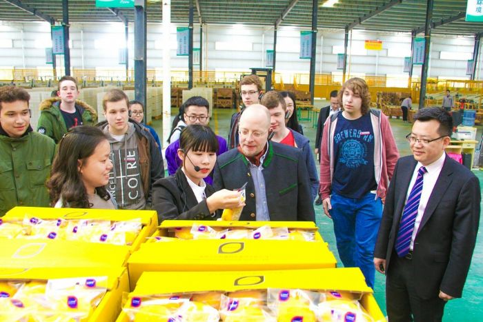德国林特尔恩市代表团参观重庆汇达柠檬科技集团有限公司。
