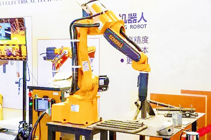 高精度机器人操作手臂。
