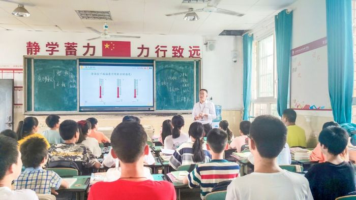 陈朝奎在课堂教学。
