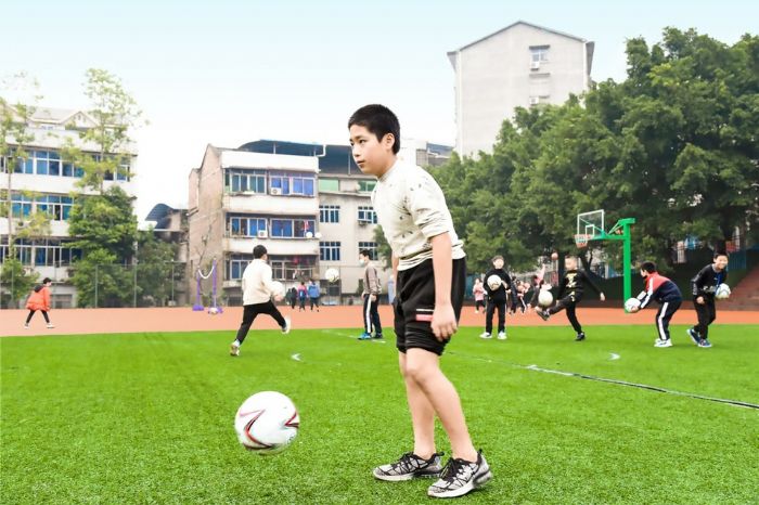 培育学生足球爱好。
