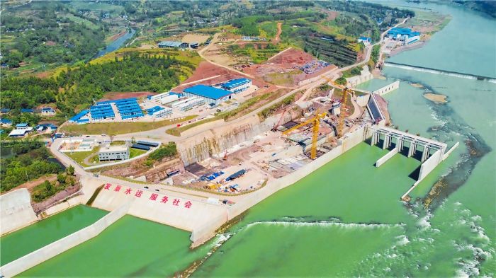 9月8日，潼南双江航电枢纽工程正紧张施工。
