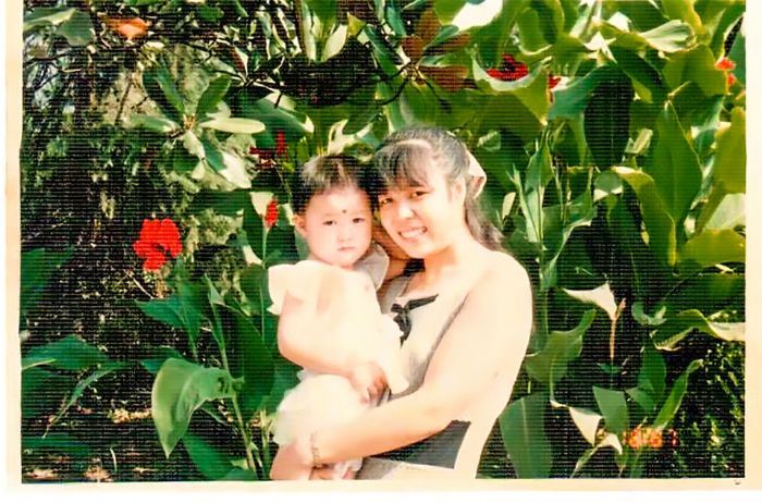 小时候妈妈懒得给我扎辫子，就去给我剪了个“男士”发型。
