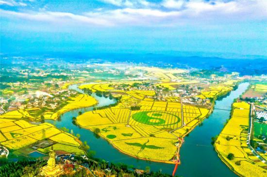琼江河穿过陈抟故里景区的万亩油菜花田。